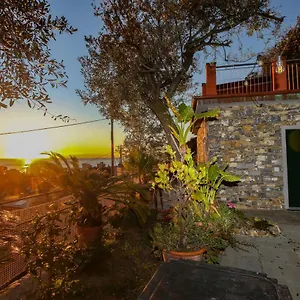 https://il-cuoco-pescatore-ittiturismo-lecardonaie-du-pescou.hotelitalianriviera.com